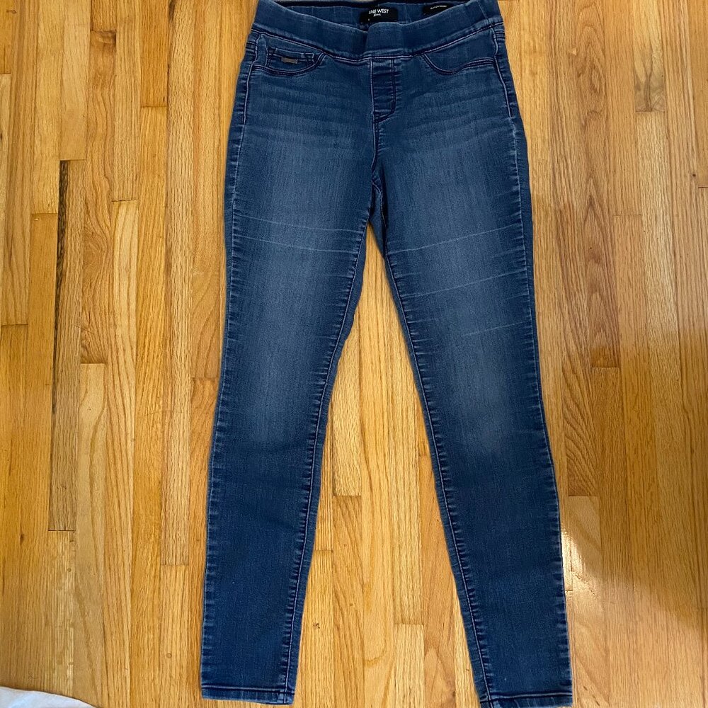 NINE WEST Pull On Distressed Dark Blue Skinny Jeans with Light Wash Size 4